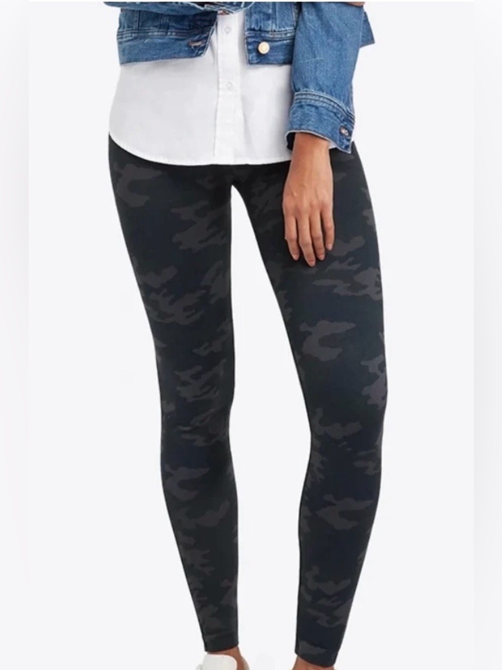 SPANX: LOOK AT ME NOW SEAMLESS LEGGINGS - BLACK CAMO - Picture 4 of 10